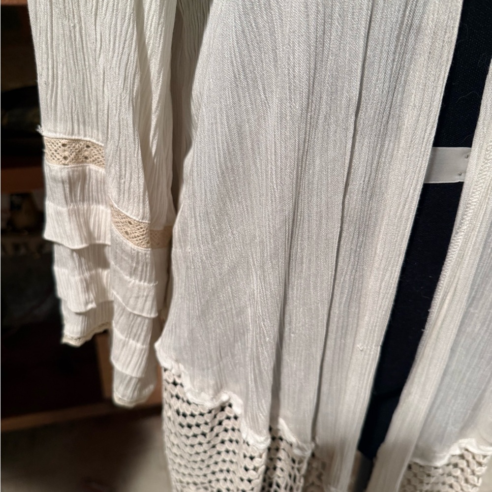 Anna Sui Cream Sheer Lightweight Kimono with Gold Logo Tag - Picture 3 of 8